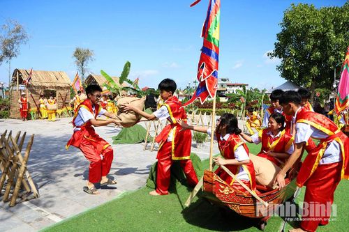 Chương trình giáo dục trải nghiệm “Hành trình theo dấu kho lương Trần Thương”