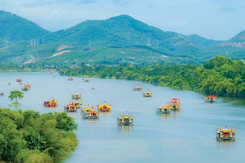 Lễ hội điện Huệ Nam: Giữ bản sắc, mở hướng du lịch