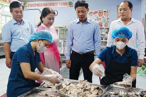 Trang bị kiến thức an toàn thực phẩm cho các trường học ở Phong Thái
