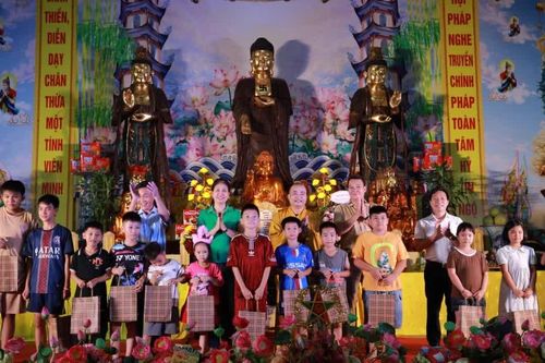 Lào Cai: Hơn 800 em thiếu nhi về chùa Thiên Trúc dự Đêm hội trăng rằm