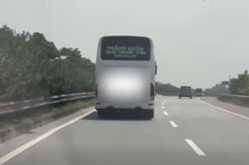 Tài xế chạy 'rùa bò' trên cao tốc bị xử lý thế nào?