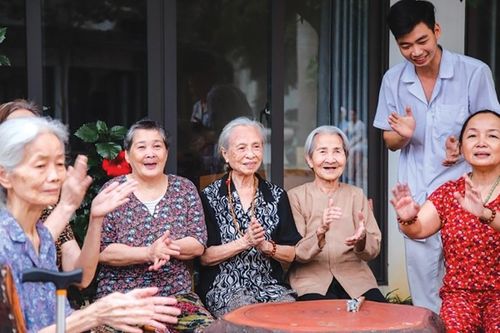 Biến áp lực già hóa dân số thành dư địa tăng trưởng