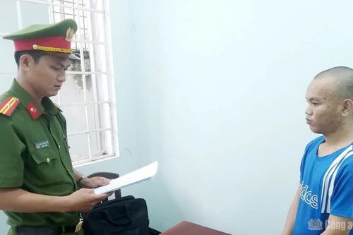 Khởi tố đối tượng điều khiển xe mô tô tông vào Cảnh sát giao thông