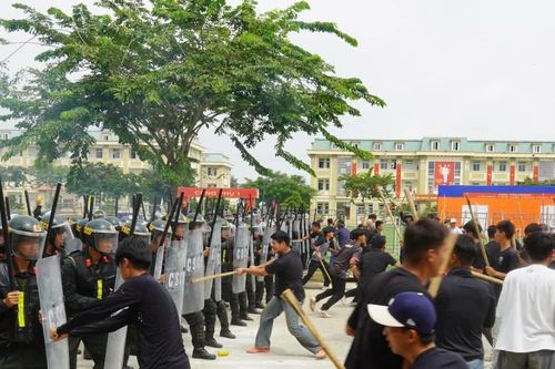 Tây Ninh: Gần 500 cán bộ chiến sĩ tham gia diễn tập chống bạo động