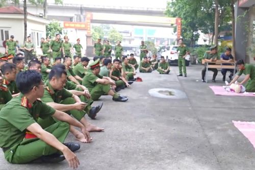 Hà Nội tập huấn bơi cứu nạn cứu hộ cho 430 chiến sĩ