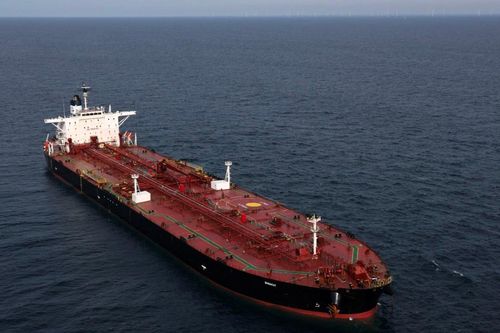 Giá thuê tàu chở dầu qua eo biển Hormuz vượt 1 triệu USD