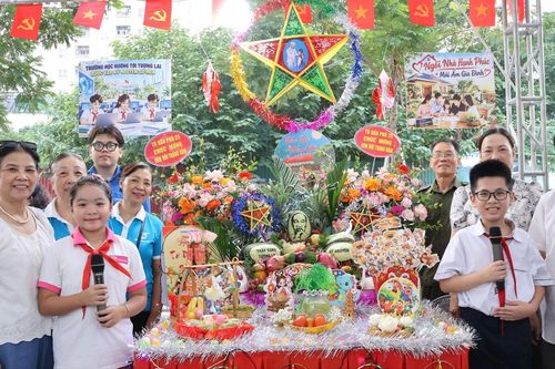 Hơn 2.000 phần quà tặng thiếu nhi tại đêm hội Trung thu
