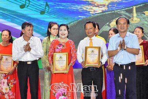 Tổng kết và trao giải Liên hoan Tiếng hát tuổi cao niên tỉnh Cà Mau lần thứ II
