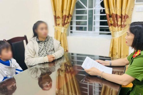Bé trai 12 tuổi đi lang thang một mình đã về với gia đình