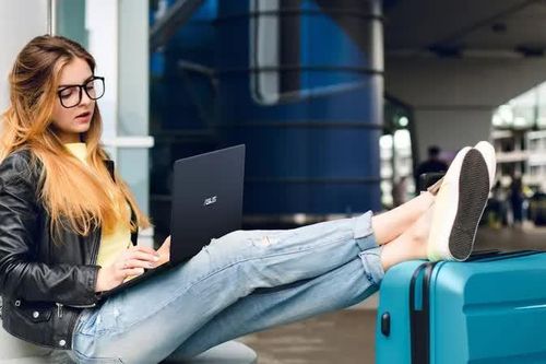 Mang laptop đi du lịch cần lưu ý gì? Kinh nghiệm sử dụng laptop an toàn khi đi xa
