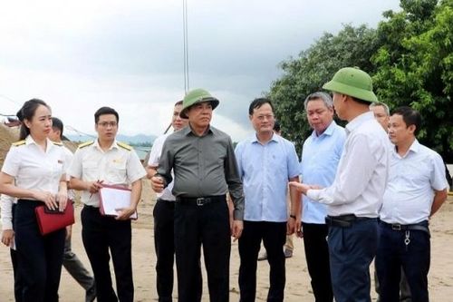 Chủ tịch Nghệ An kiểm tra công tác quản lý, khai thác khoáng sản trên sông Lam