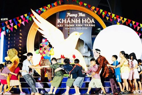 Tết Trung thu 'Hải trình Ánh trăng': Khi biển bước vào ký ức tuổi thơ