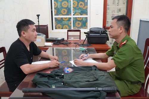 Bắt kẻ giả cảnh sát cơ động chặn xe vòi tiền, khiến người đi đường tử vong