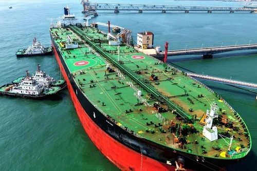 Cước tàu chở dầu qua Hormuz lập kỷ lục chưa từng có