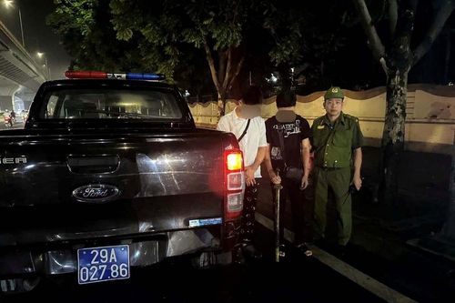 Ngăn chặn nhóm thiếu niên lạng lách, mang kiếm trên đường ở Hà Nội