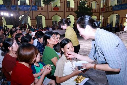 Rộn ràng 'Đêm hội Trăng rằm' ở Yên Xuân