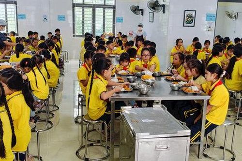 Các địa phương nâng cao chất lượng bữa ăn bán trú cho học sinh