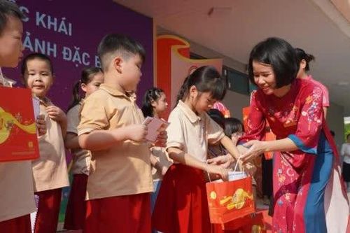 Phường Hoàng Liệt thăm hỏi, hỗ trợ gia đình chính sách, hoàn cảnh khó khăn