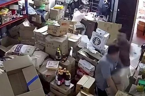 Tạm giữ nghi phạm hành hung nhân viên kho hàng gãy xương mũi, gò má