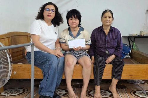 Quỹ Vòng tay nhân ái hỗ trợ nữ sinh Hải Phòng bị tai nạn, phải nghỉ học