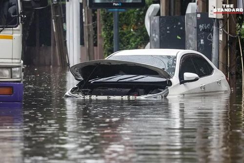 Thủ đô Bangkok ngập lụt: Trường học đóng cửa, viên chức làm việc tại nhà