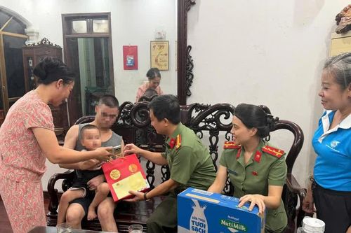 Góp từng phần lương, nối dài điểm tựa bình yên cho trẻ yếu thế