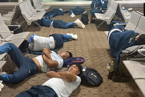 Mưa ngập khiến chuyến bay của đoàn thể thao Thái Lan tham dự ASIAD bị chậm trễ