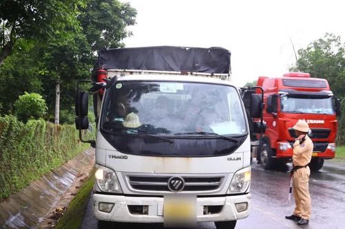 Nhiều xe tải bị phát hiện vi phạm tốc độ trên tuyến Hòa Lạc - Hòa Bình