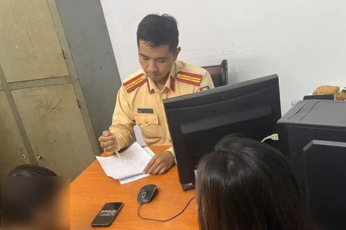 Hà Nội: Camera AI xác minh nhóm thiếu niên đi xe đạp điện công cộng 'đánh võng'
