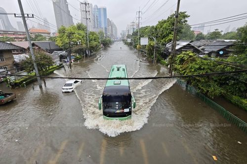 Vì sao mưa lớn, ngập lụt xuất hiện dồn dập ở nhiều nơi trên thế giới?