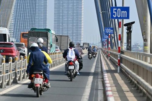Cầu Nhật Tân áp quy định giữ khoảng cách, 3 làn ôtô giới hạn 80 km/h