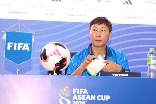 HLV Kim Sang-sik thừa nhận tuyển Việt Nam gặp may mắn, quyết tâm thắng Thái Lan trận tới