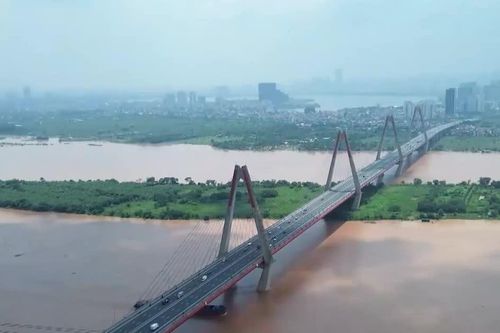 [Video] Hà Nội thí điểm điều chỉnh tốc độ trên cầu Nhật Tân từ hôm nay (27/9)
