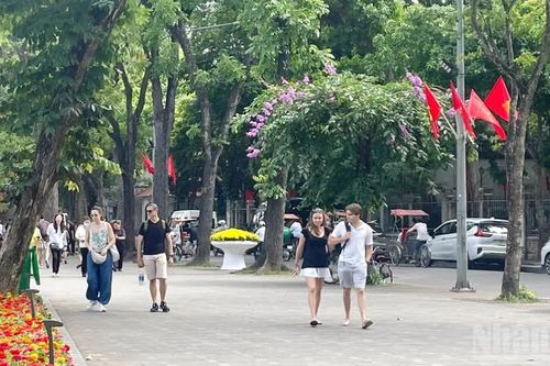 Thời tiết ngày 27/9: Bắc Bộ ngày nắng, Nam Bộ có mưa rào và dông