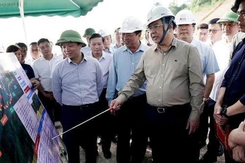 Phó Thủ tướng Thường trực Chính phủ kiểm tra 2 dự án đường cao tốc Hữu Nghị-Chi Lăng và Đồng Đăng-Trà Lĩnh