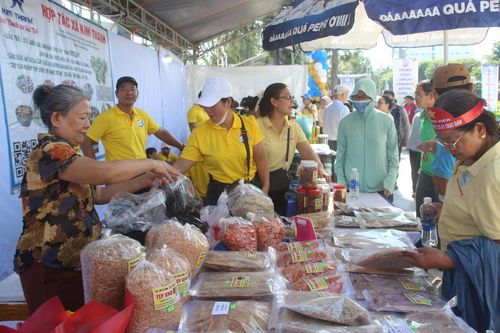 Ngày hội 'Tôn vinh hàng Việt-Kết nối tiêu dùng' lan tỏa tinh thần ưu tiên dùng hàng Việt