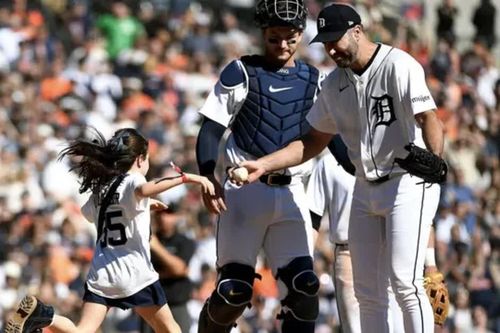 Huyền thoại bóng chày Justin Verlander bật khóc rời sân sau khi con gái bất ngờ xuất hiện