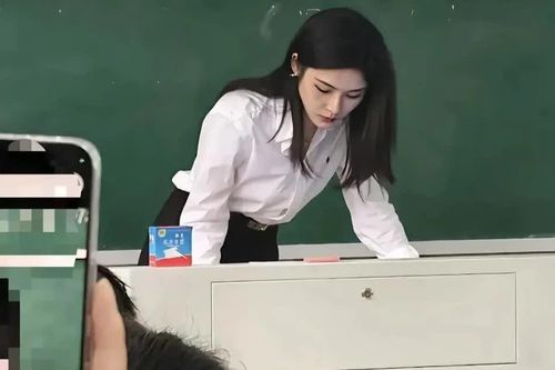 Cô giáo nổi tiếng trên mạng và sự 'thụ động viral'