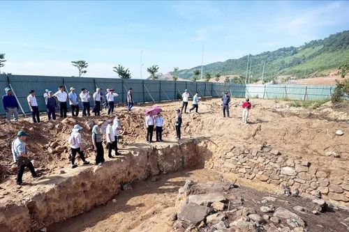 'Đánh thức' di tích dưới chân đèo Hải Vân