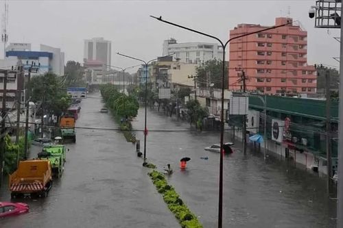 TP Bangkok (Thái Lan) đóng cửa trường học do mưa lớn