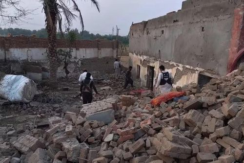 Đánh bom chốt kiểm soát ở Pakistan, gần 50 người thương vong
