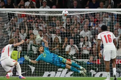 Harry Kane sút hỏng phạt đền, Anh thua ngược Tây Ban Nha