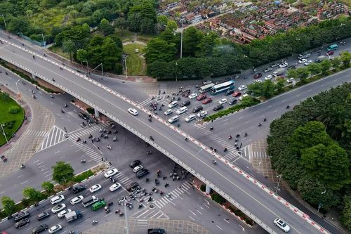 Hà Nội: Điều chỉnh điểm quay đầu trên đường Cổ Linh để thi công hầm chui