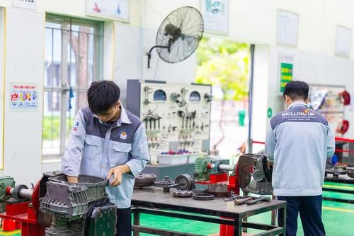 Đào tạo nghề có thêm AI, robot, đường sắt tốc độ cao