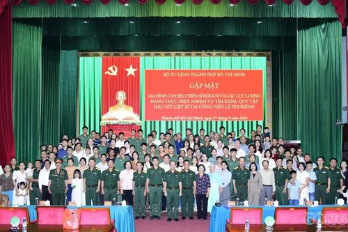 Gặp mặt thân nhân cán bộ, chiến sĩ đang tìm kiếm hài cốt liệt sĩ tại Công viên Lê Thị Riêng