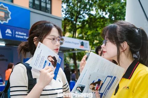 Bỏ cộng điểm IELTS: Bức tranh tuyển sinh có hết 'biến dạng'?