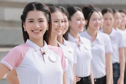 Thí sinh Hoa hậu Việt Nam được du khách quốc tế khen