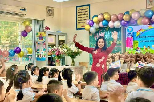 Phụ huynh học sinh lớp 1 than phiền, tối nào cũng 'đánh vật' với con đến khuya