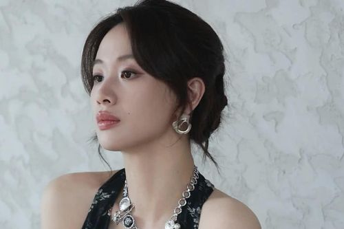 Mỹ nhân mất sự nghiệp vì một quả táo