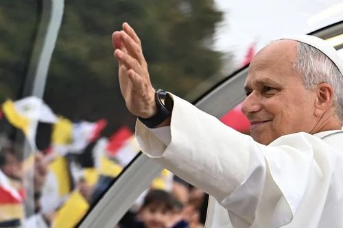 Giáo hoàng Leo thu hút hàng trăm ngàn người đổ về trung tâm Paris